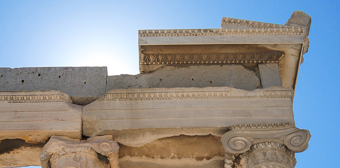Architrave del Tempio di Atena Nike